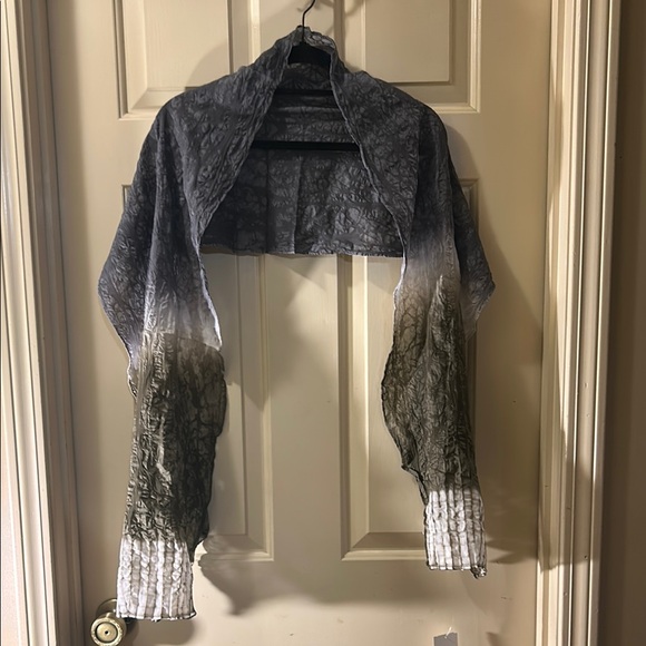 Eileen Fisher Jackets & Blazers - NWT. Eileen Fisher Shibori Cotton Ombré Web Olvne Scarf.
